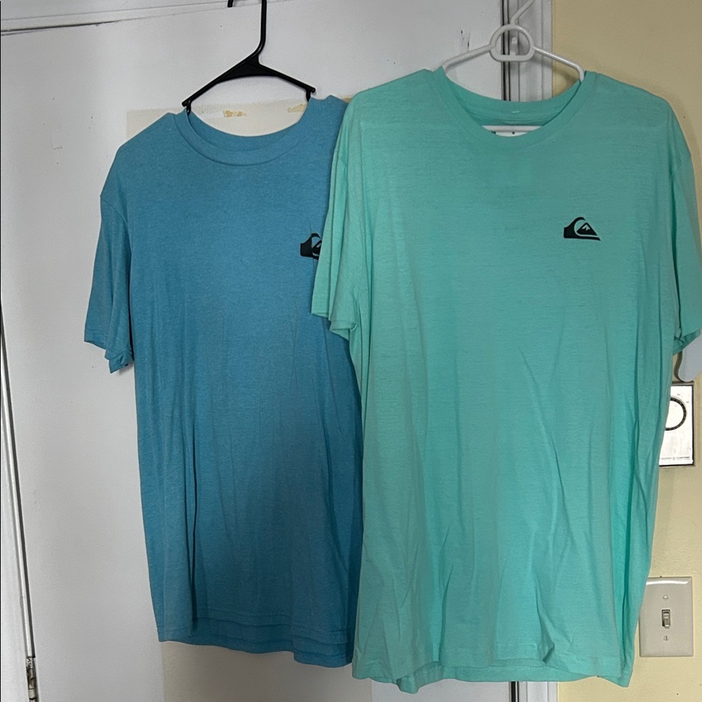 Quiksilver Men's Teal and Aqua Short Sleeve Tees